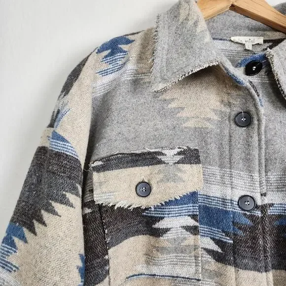NWT La Miel Aztec Oversized Shacket Blue Grey Southwestern Frayed Hem Large - Picture 7 of 12